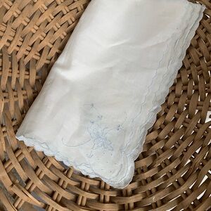 Vintage Embroidered White Handkerchief/ Napkin set of 4
